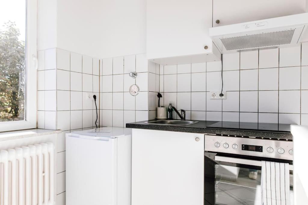 Komplett Neu: 2-Zi Zentral Im Altbau. 24H-Checkin Kiel Kültér fotó
