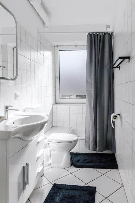 Komplett Neu: 2-Zi Zentral Im Altbau. 24H-Checkin Kiel Kültér fotó